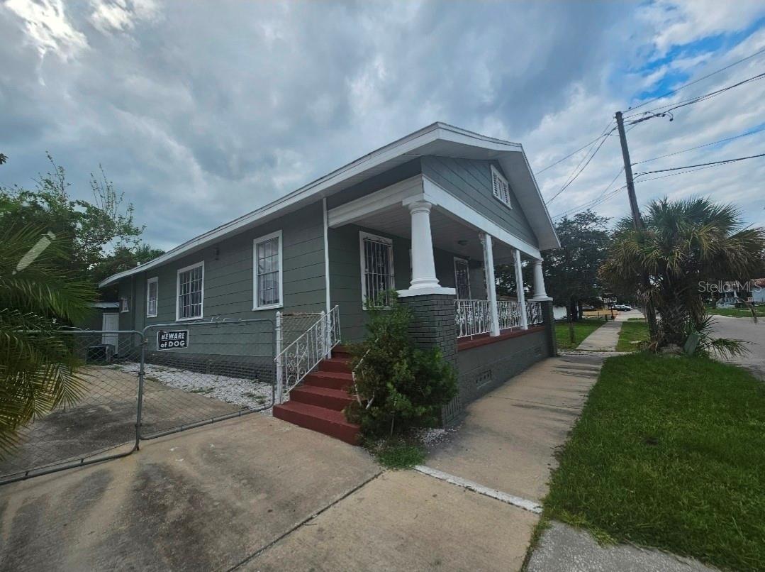 2408 N ALBANY AVE