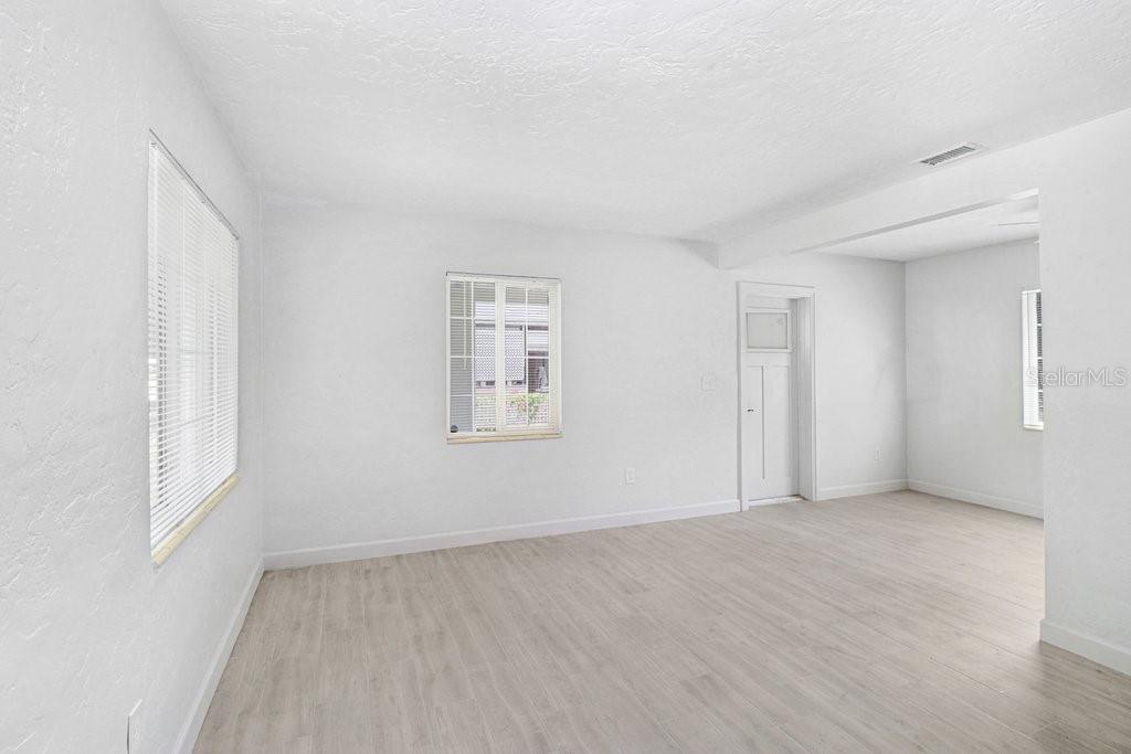 810 PATBUR AVE — photo 10