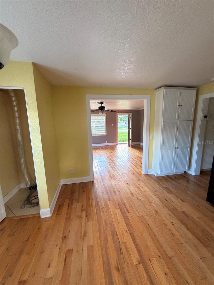 6302 S ADELIA AVE — photo 4