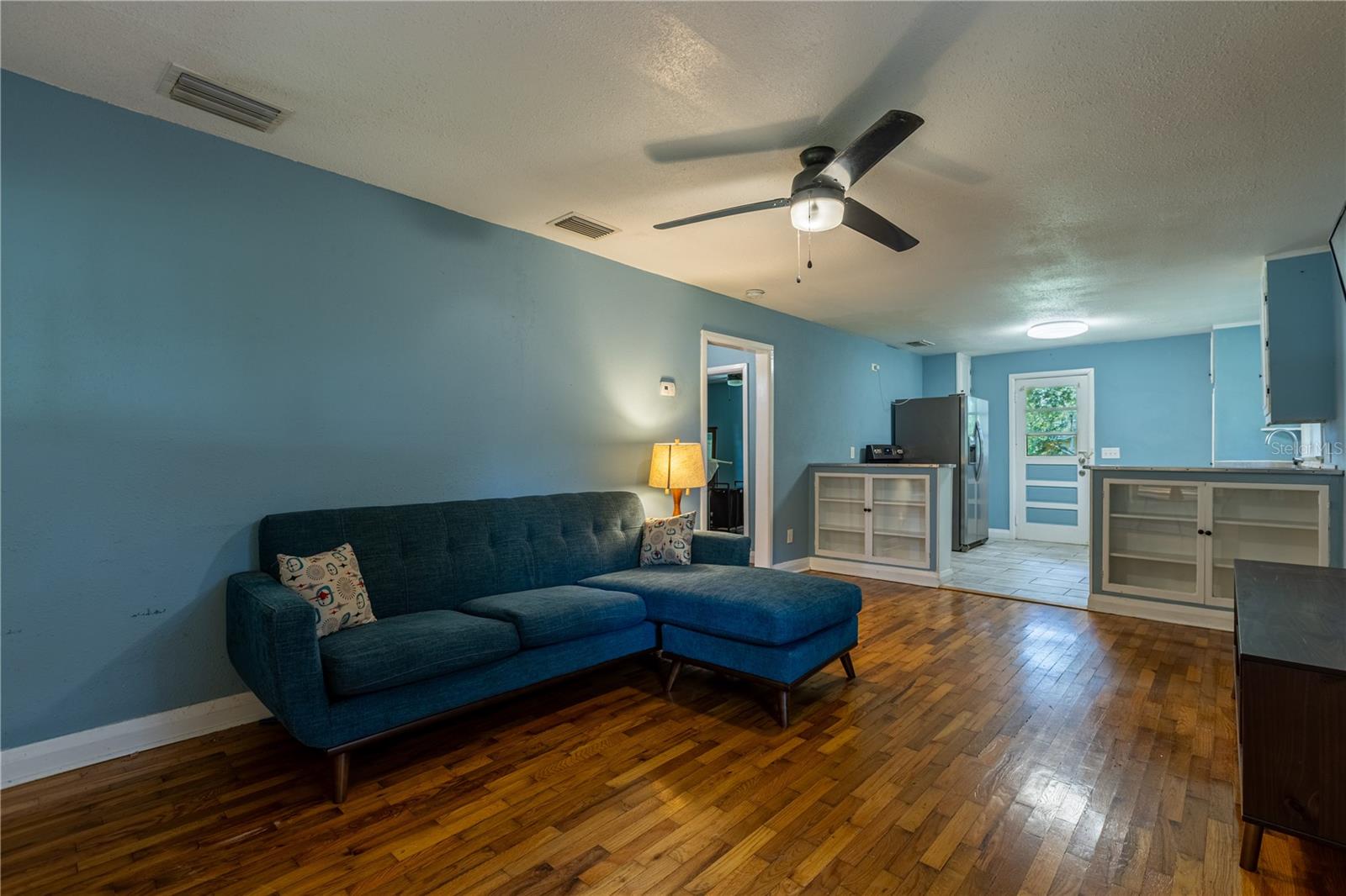 805 E LAMBRIGHT ST — photo 4