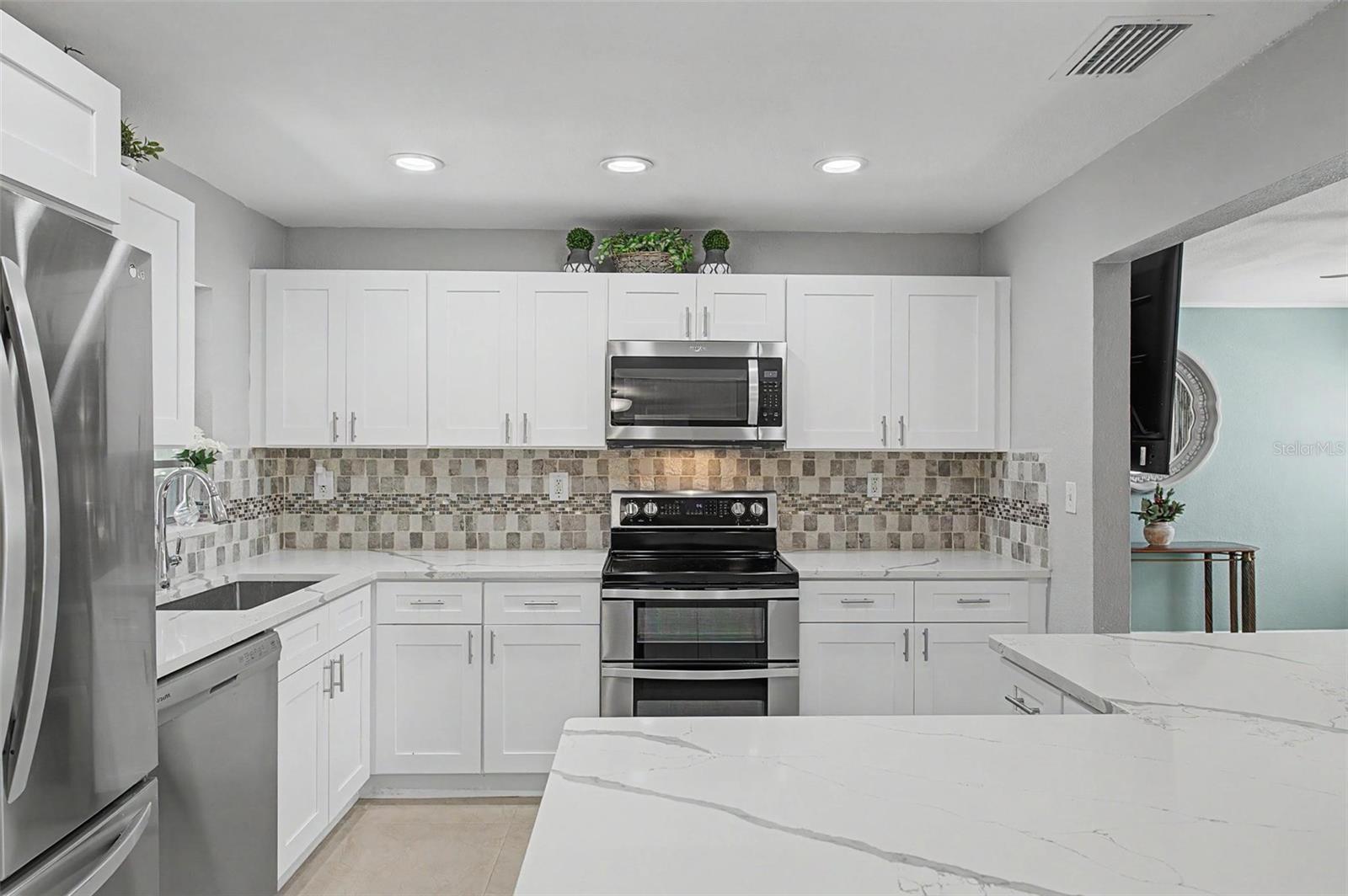 6704 S GABRIELLE ST — photo 3