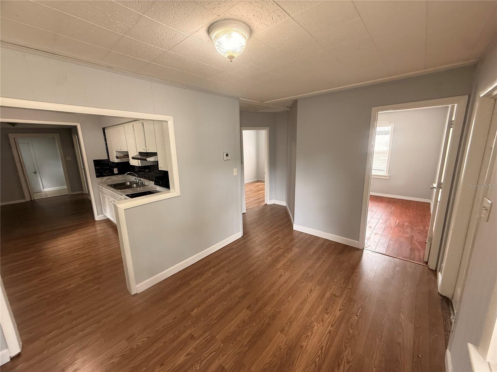 8425 N JONES AVE — photo 11