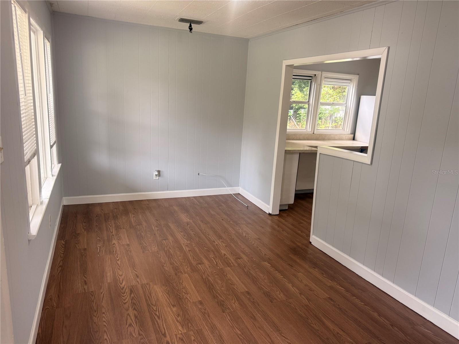 8425 N JONES AVE — photo 12