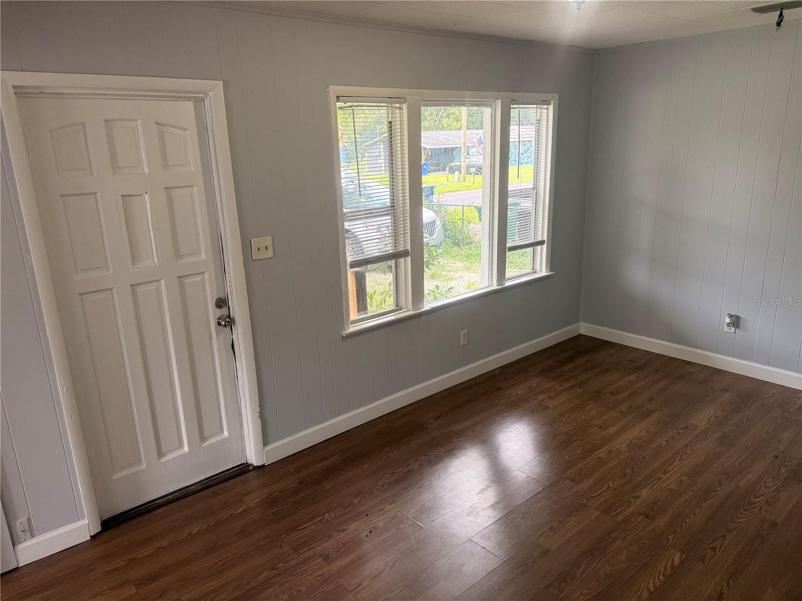 8425 N JONES AVE — photo 5