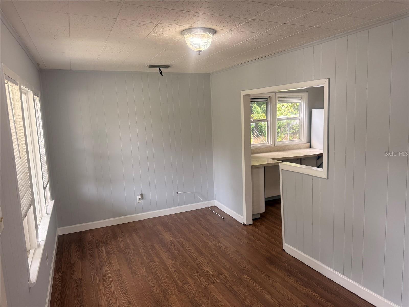 8425 N JONES AVE — photo 6