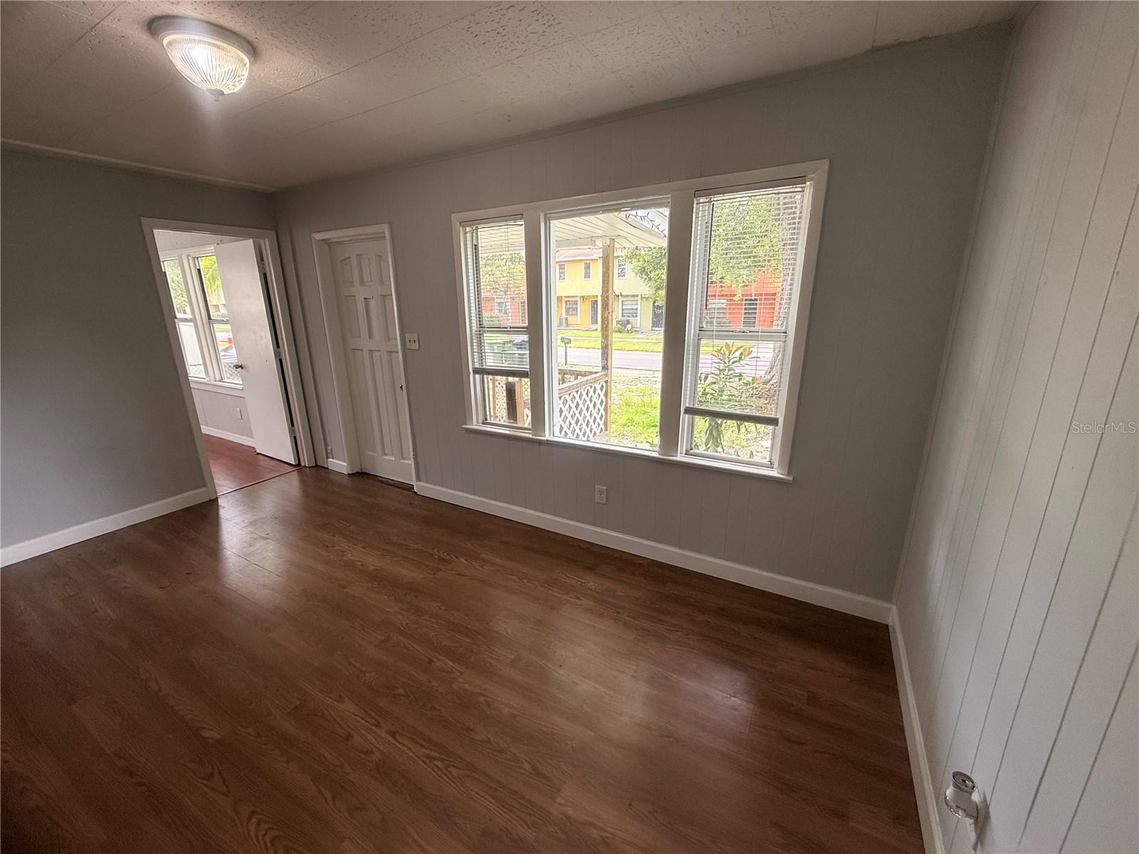 8425 N JONES AVE — photo 8