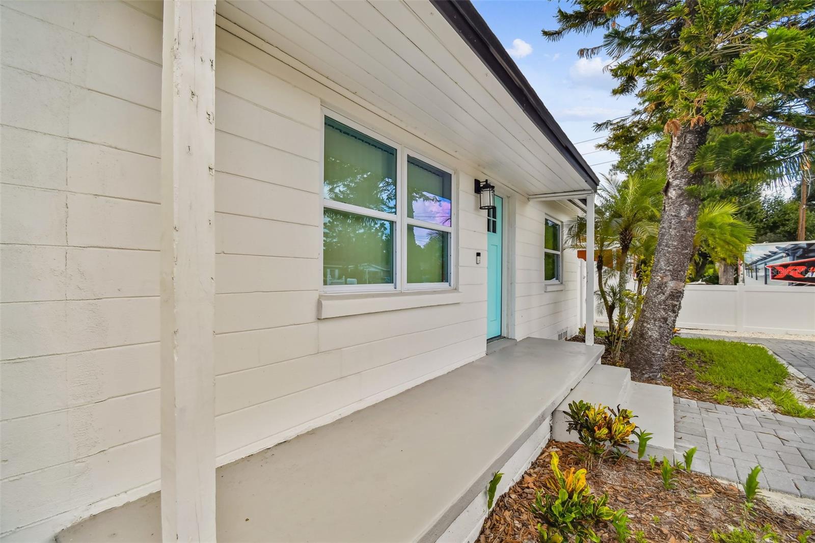 7508 N TAMPANIA AVE — photo 2