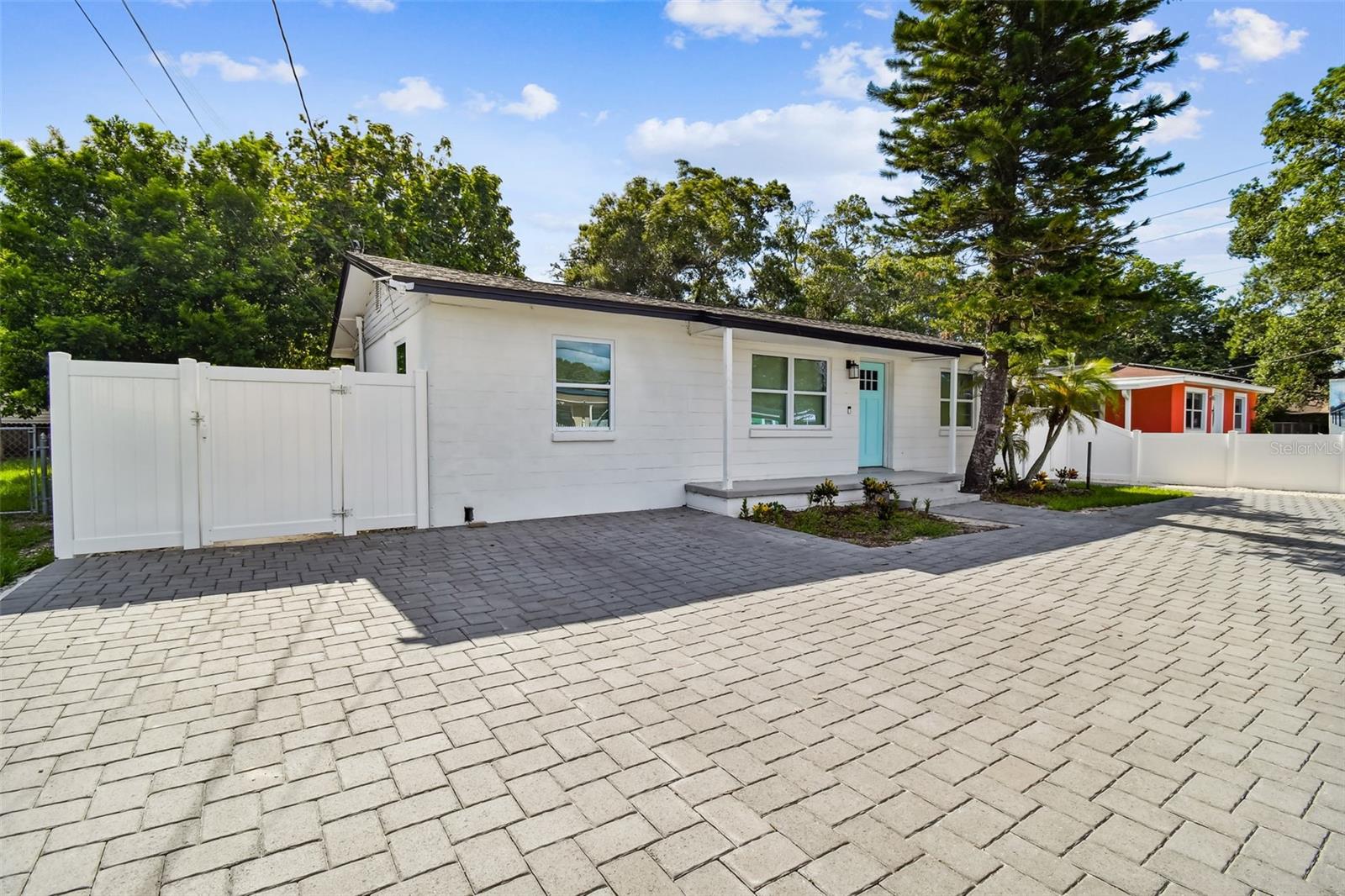 7508 N TAMPANIA AVE — photo 3