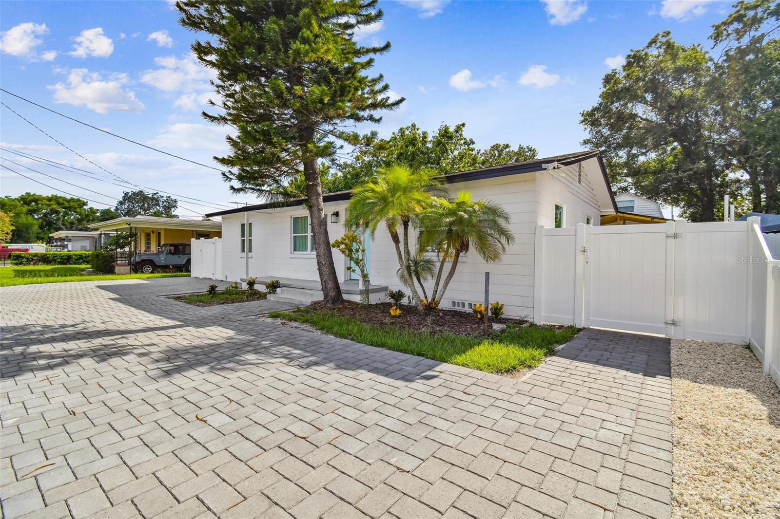 7508 N TAMPANIA AVE — photo 4