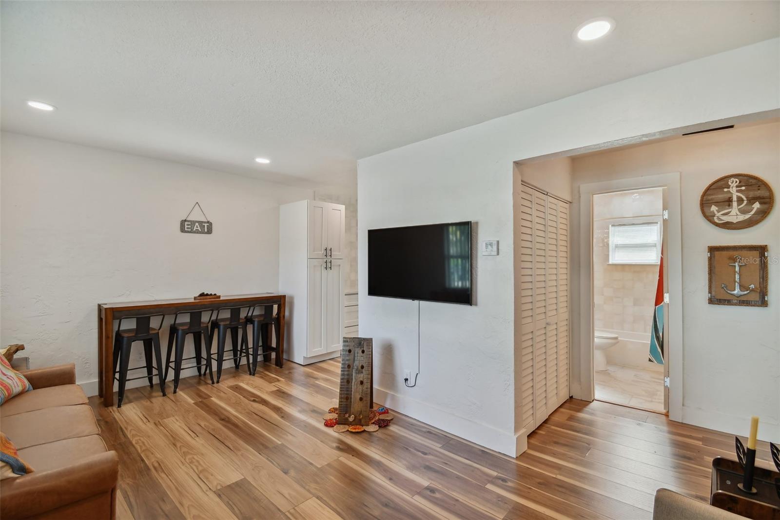 7508 N TAMPANIA AVE — photo 6