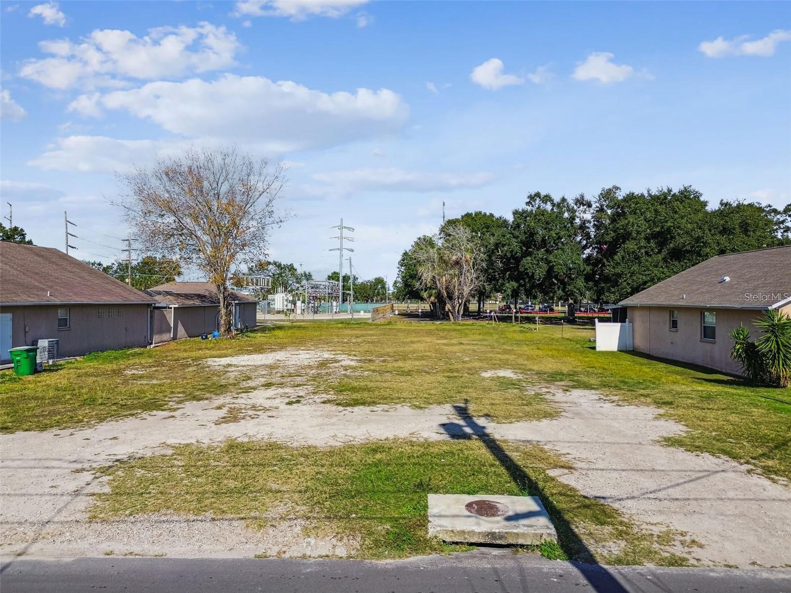 3337 W WOODLAWN AVE