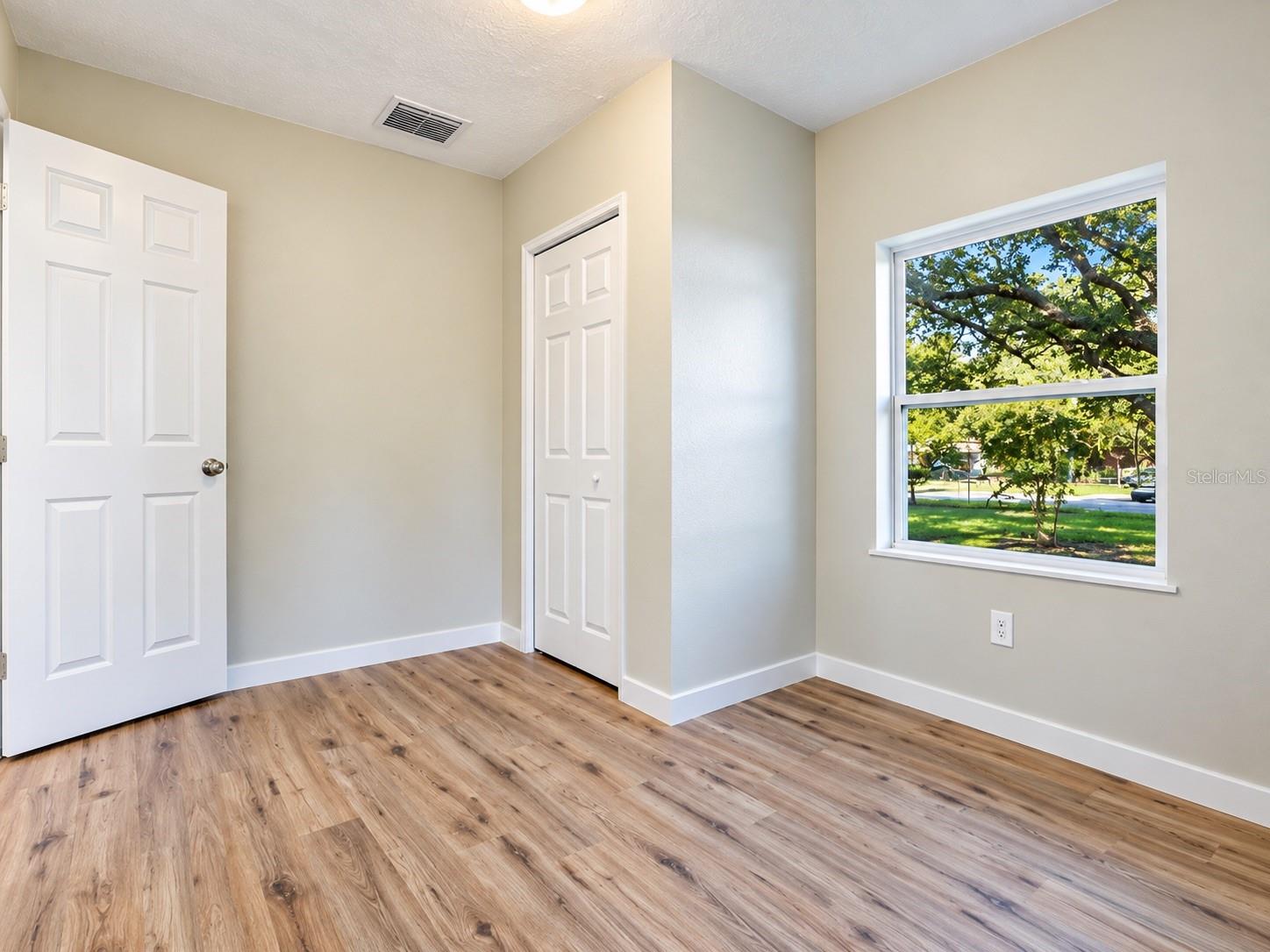 3103 E EMMA ST — photo 2