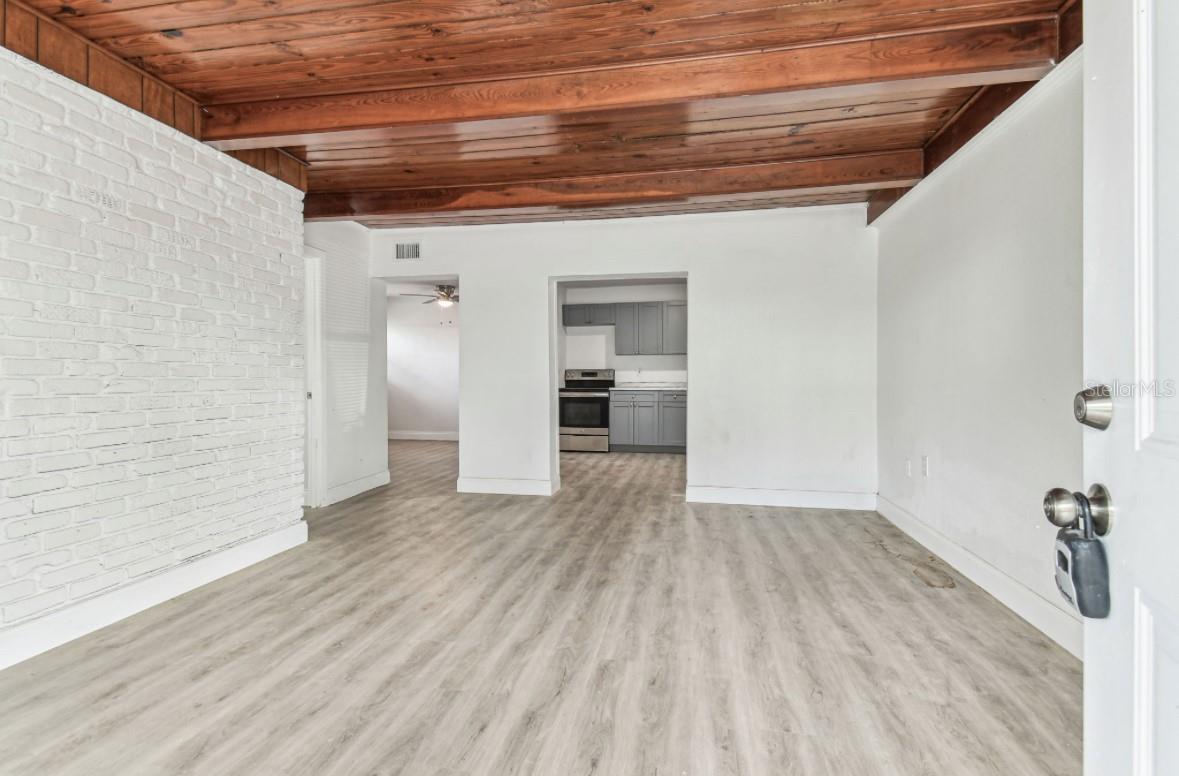 1807 E BOUGAINVILLEA AVE — photo 2