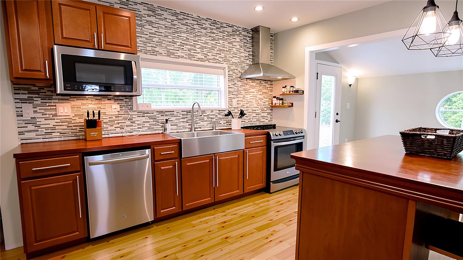 1722 ALBEMARLE RD — photo 3