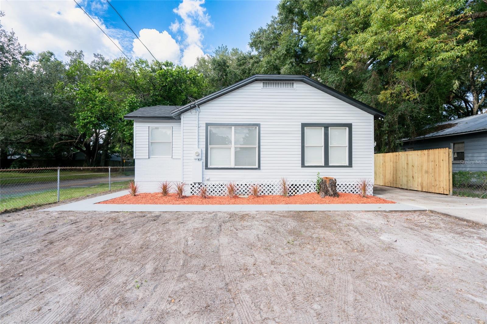 8202 N ALASKA ST — photo 3