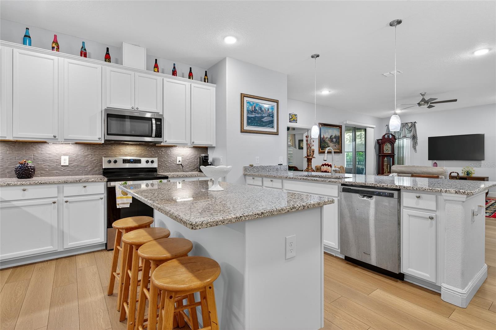 42 HUNTINGTON PL — photo 2