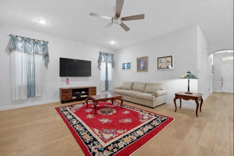 42 HUNTINGTON PL — photo 3