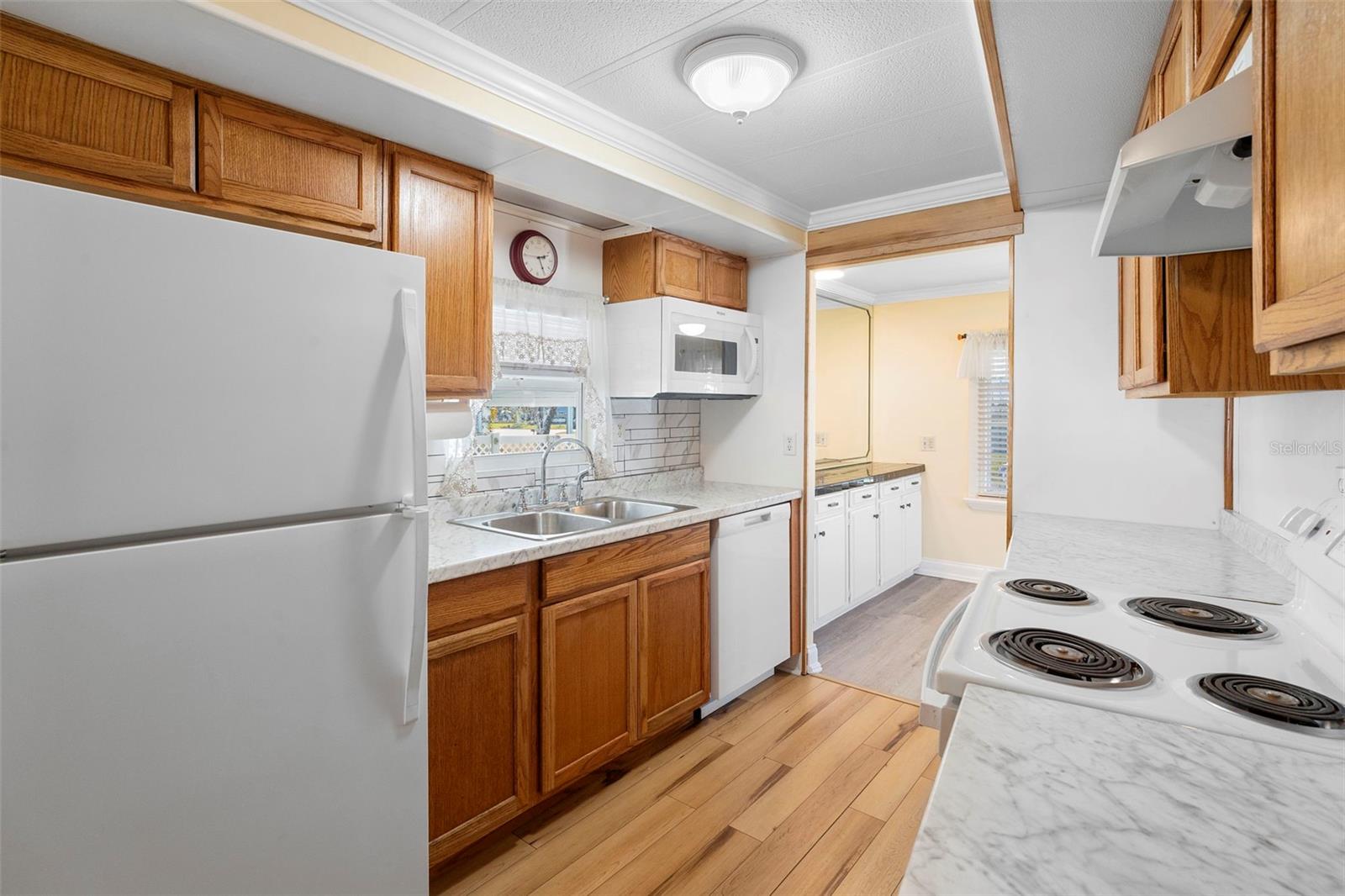 105 FLORENCE BLVD — photo 4