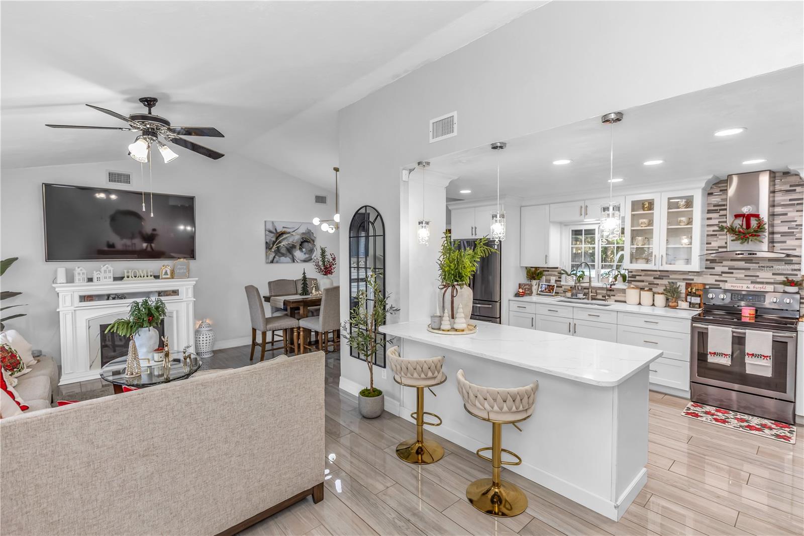1390 SAN CARLOS AVE — photo 2