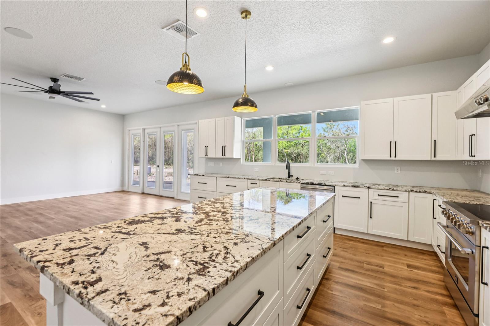 351 MITNIK DR — photo 9