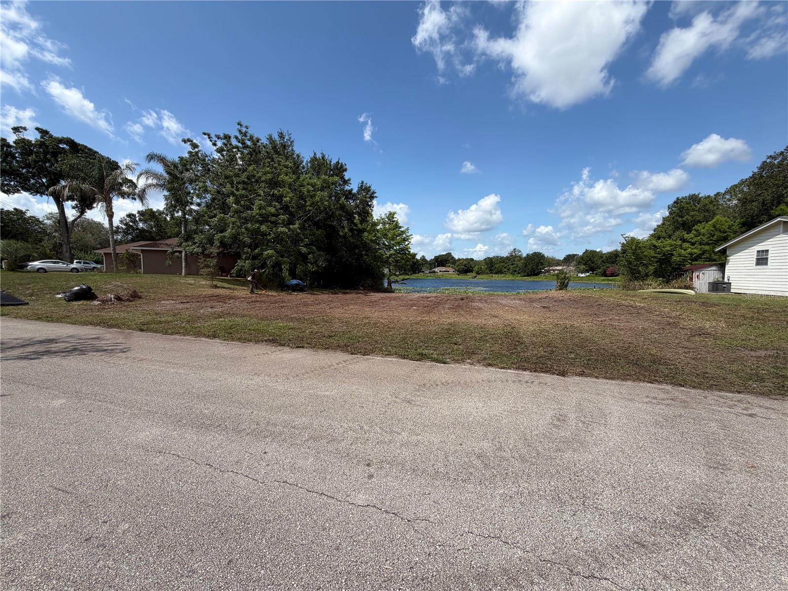 257 LAKE LN