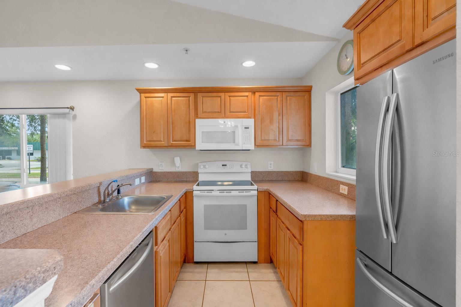 545 WAYNE AVE — photo 12