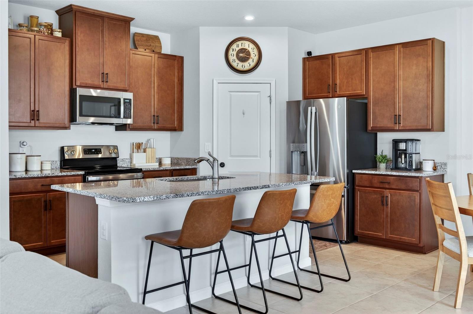 381 CRESTWIND DR — photo 12