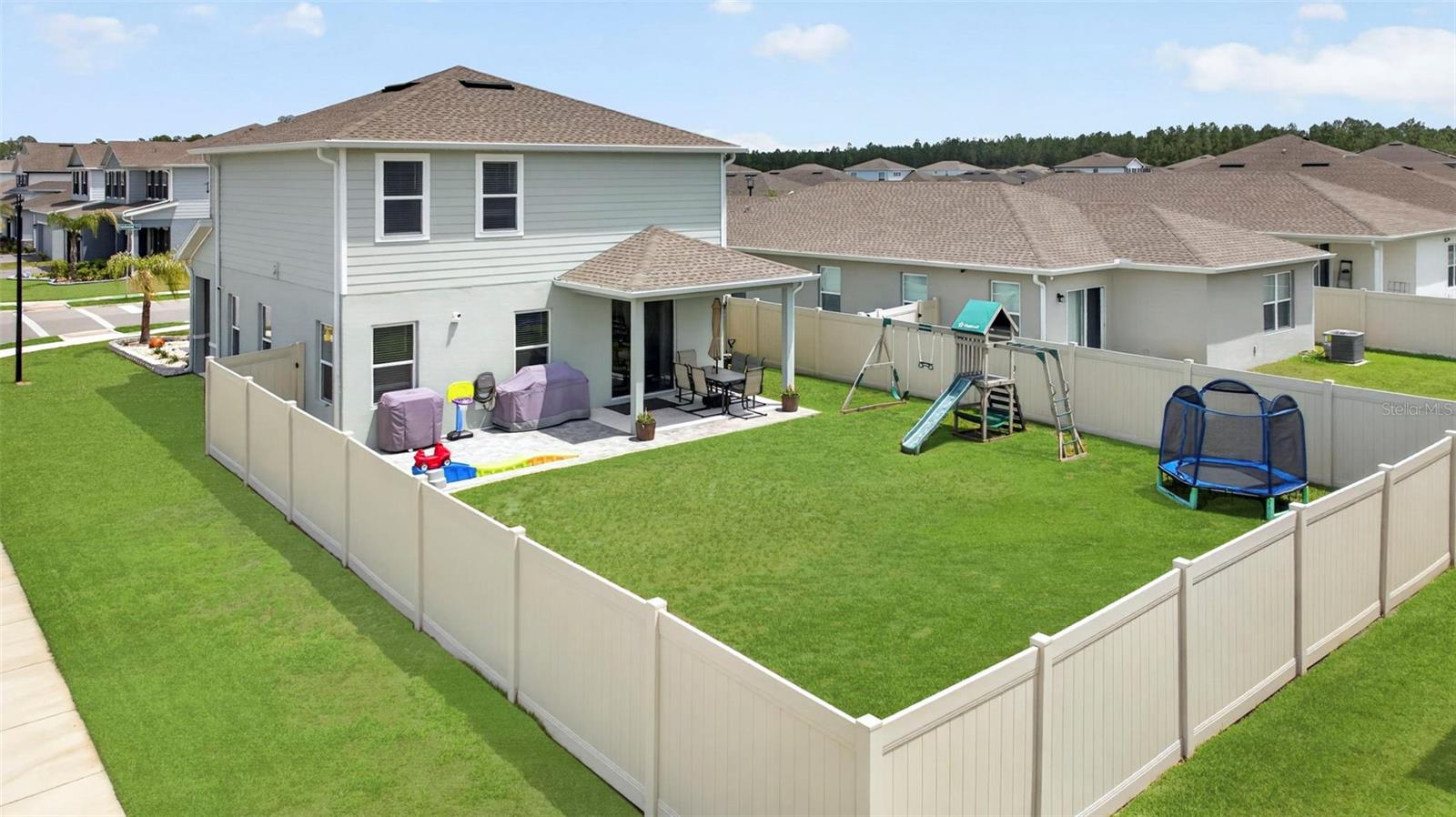 381 CRESTWIND DR — photo 3