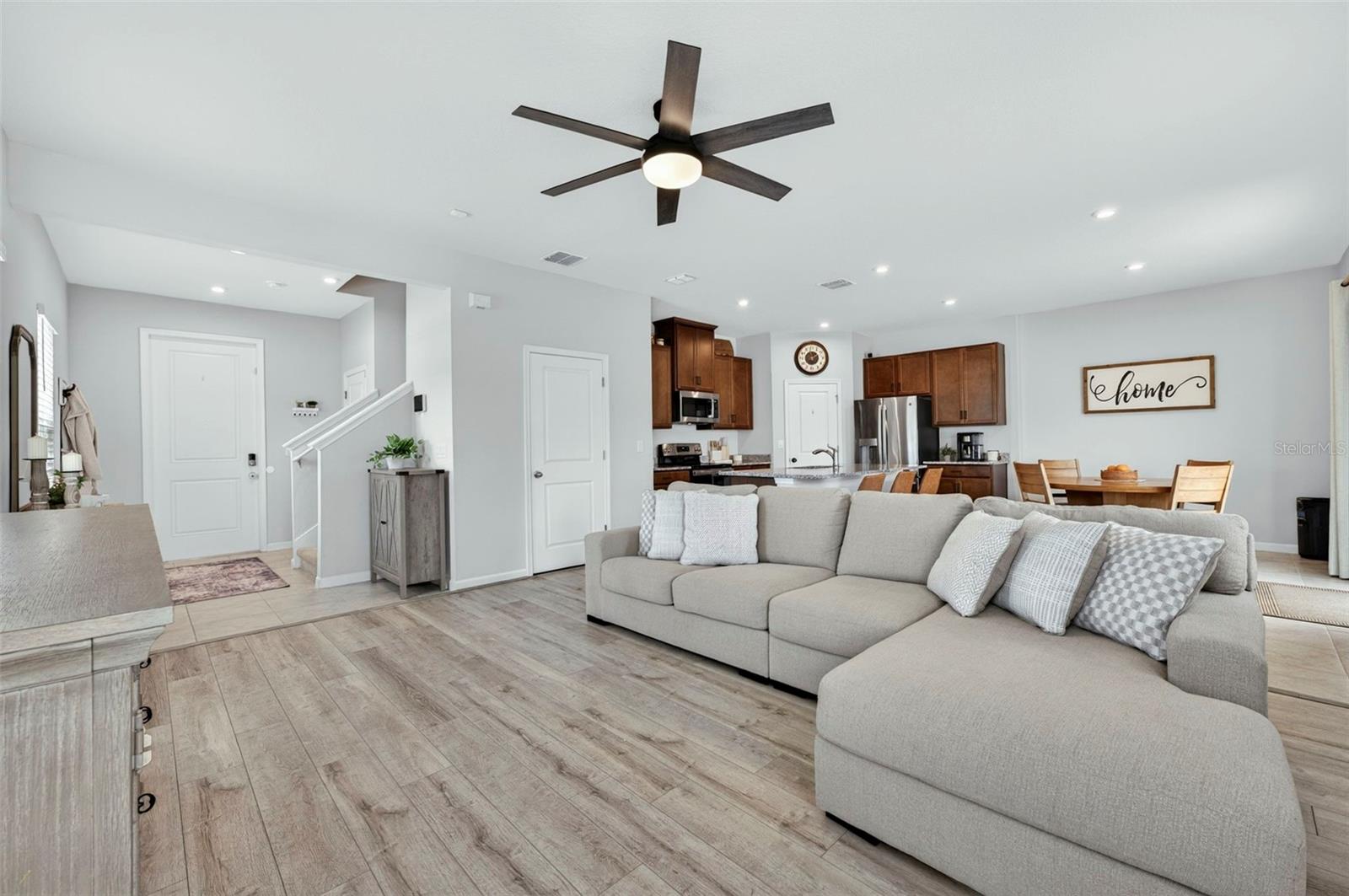 381 CRESTWIND DR — photo 6