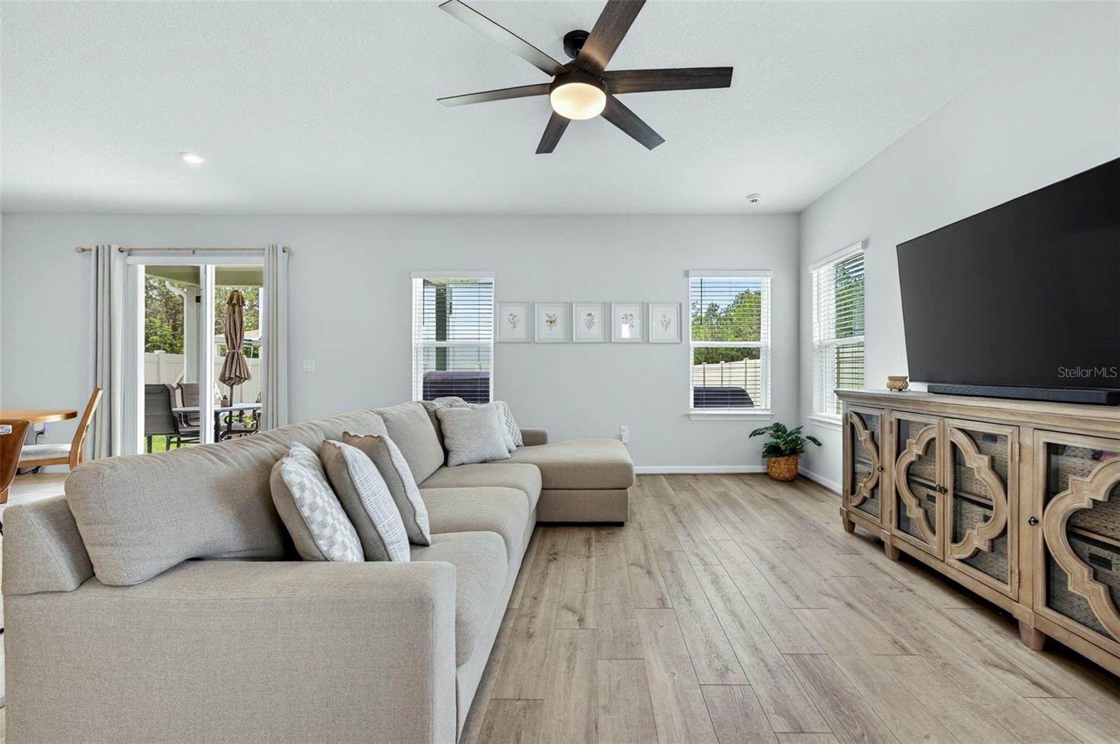 381 CRESTWIND DR — photo 8