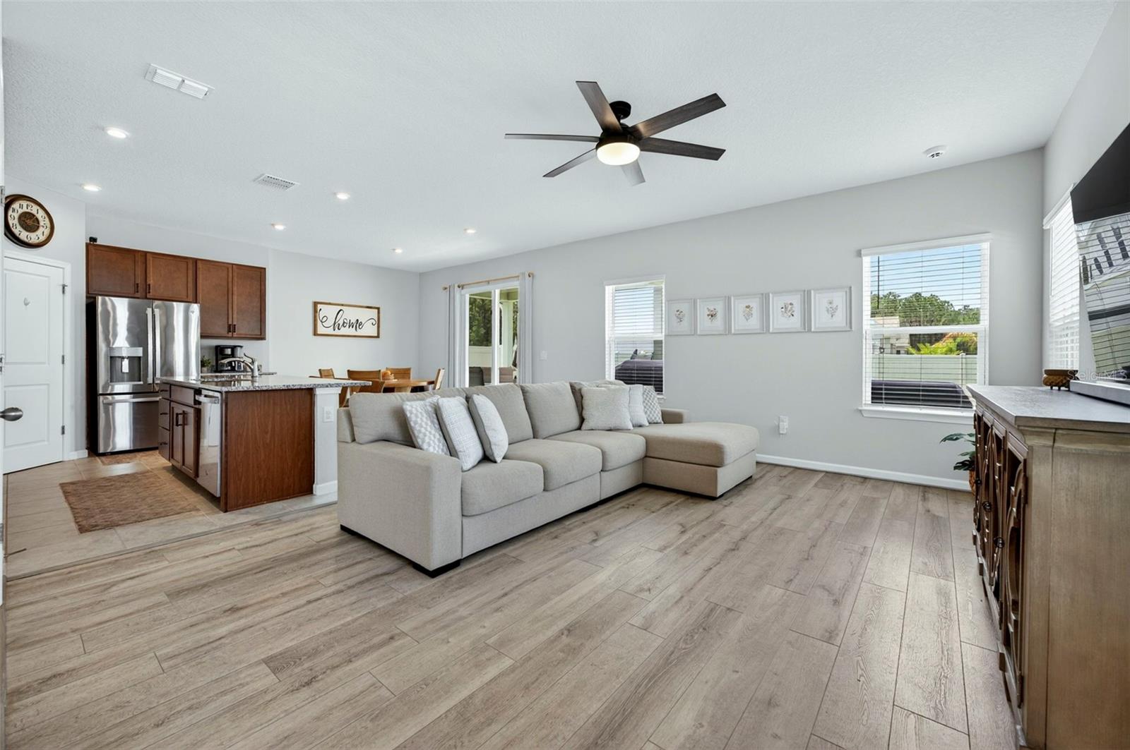 381 CRESTWIND DR — photo 10