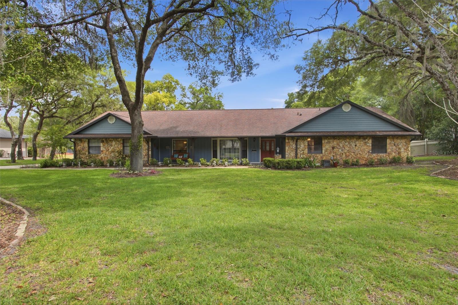 128 W GREENTREE LN