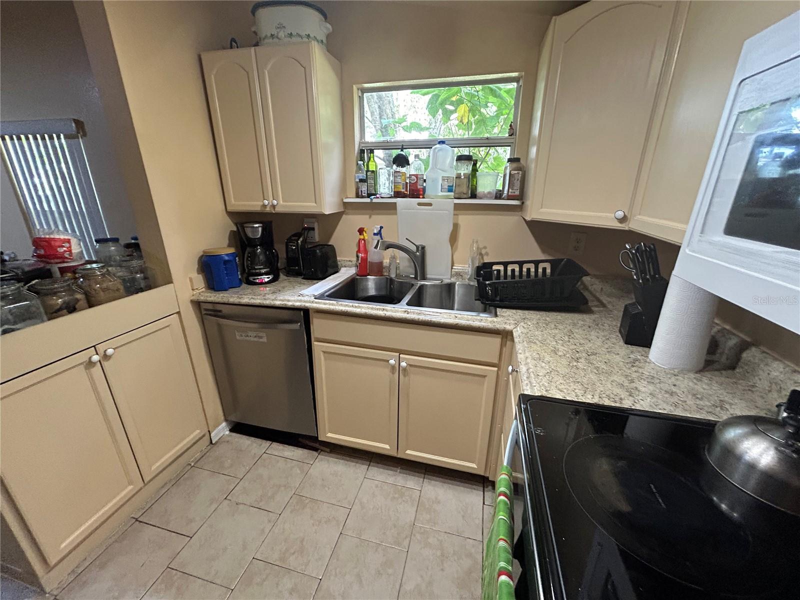 629 HOLMES AVE — photo 12