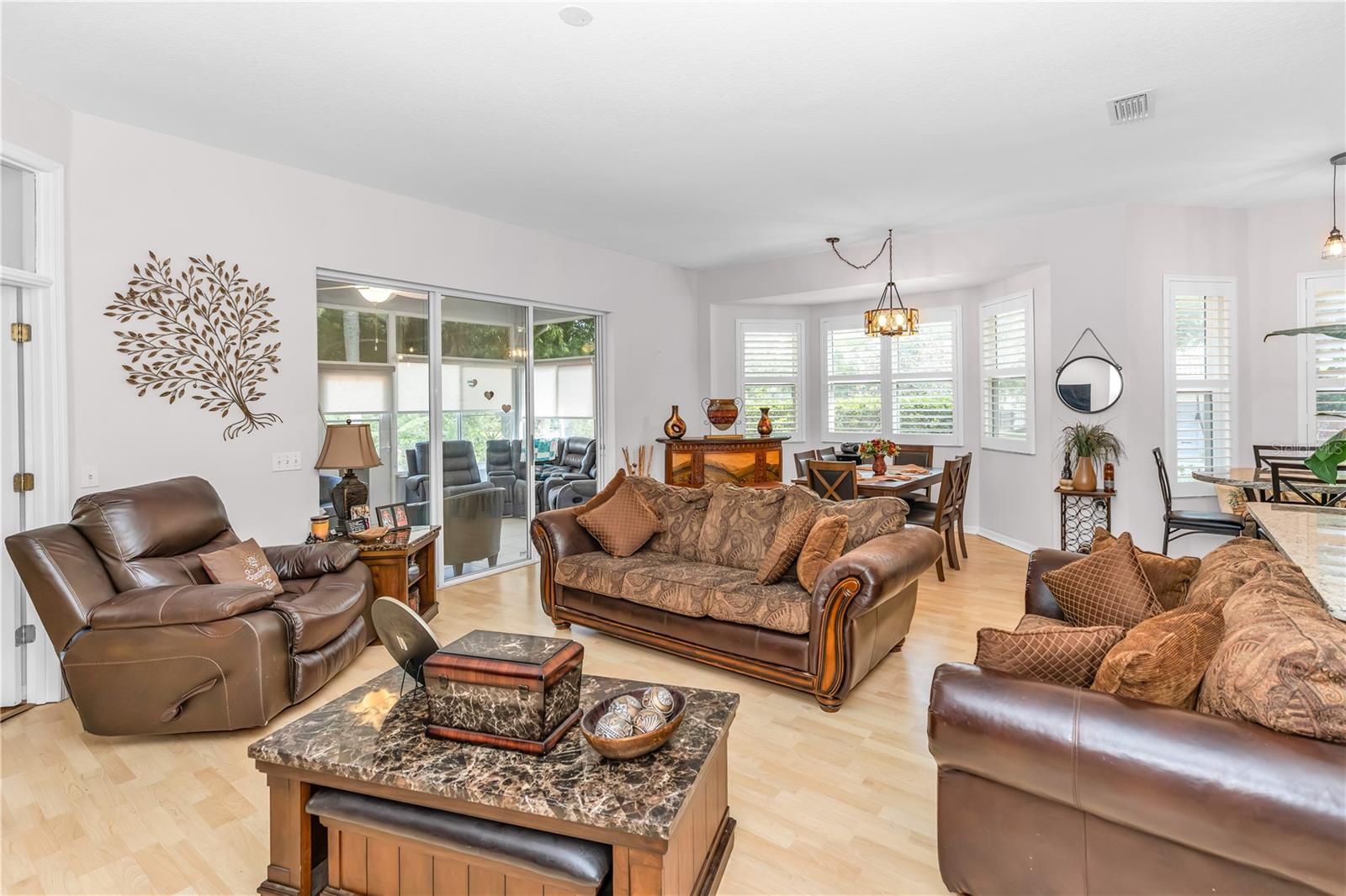 414 FAIRLANE DR — photo 9