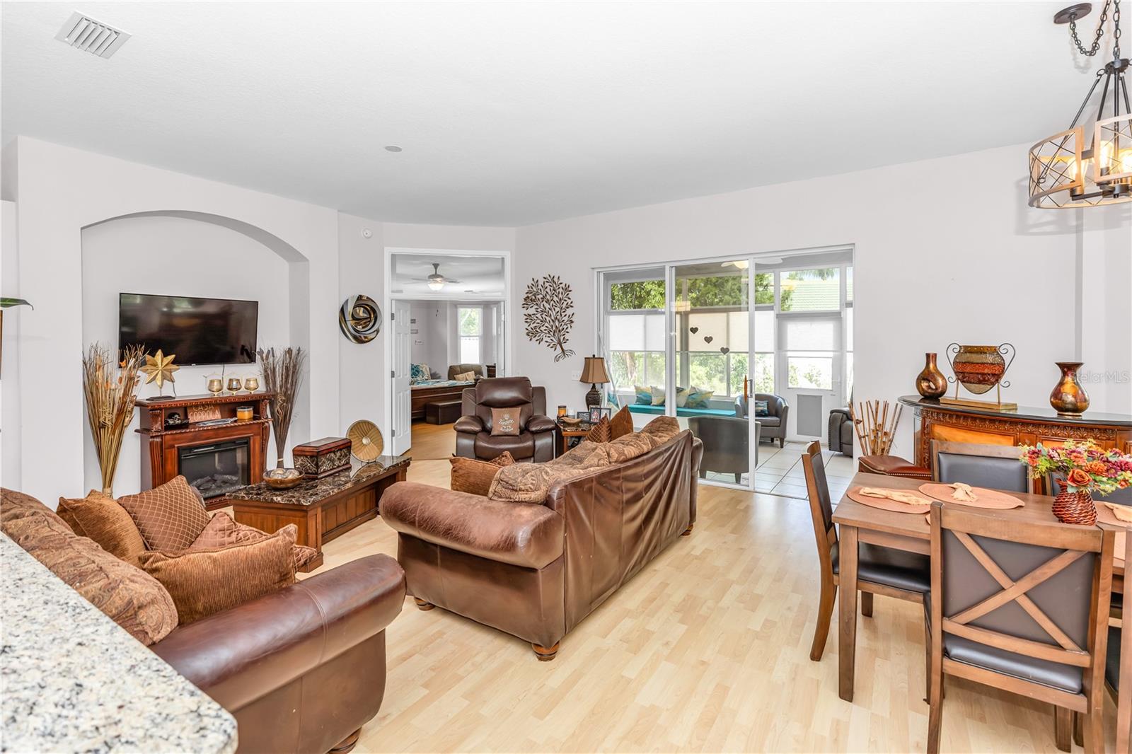 414 FAIRLANE DR — photo 10