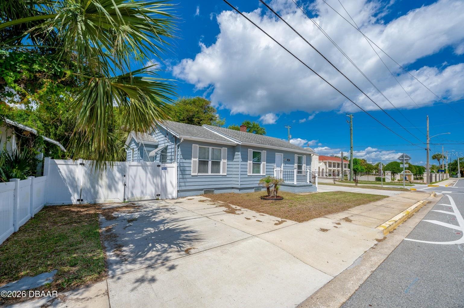 243 N PENINSULA DR — photo 2
