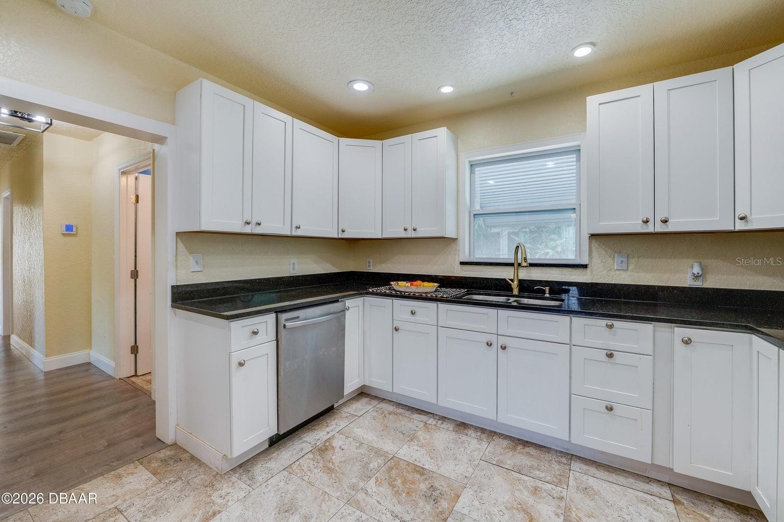 243 N PENINSULA DR — photo 9