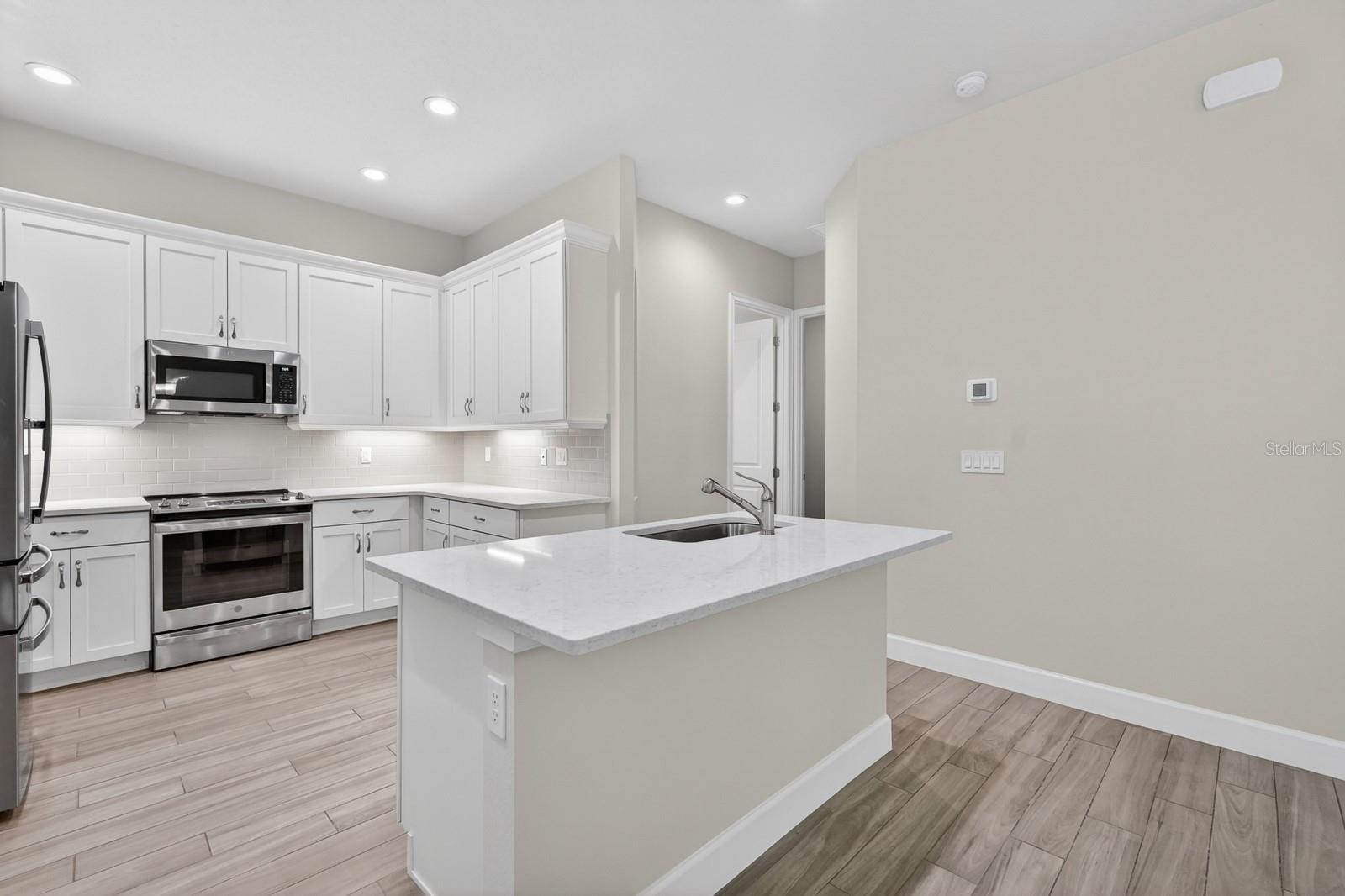 20 LONGRIDGE LN — photo 12