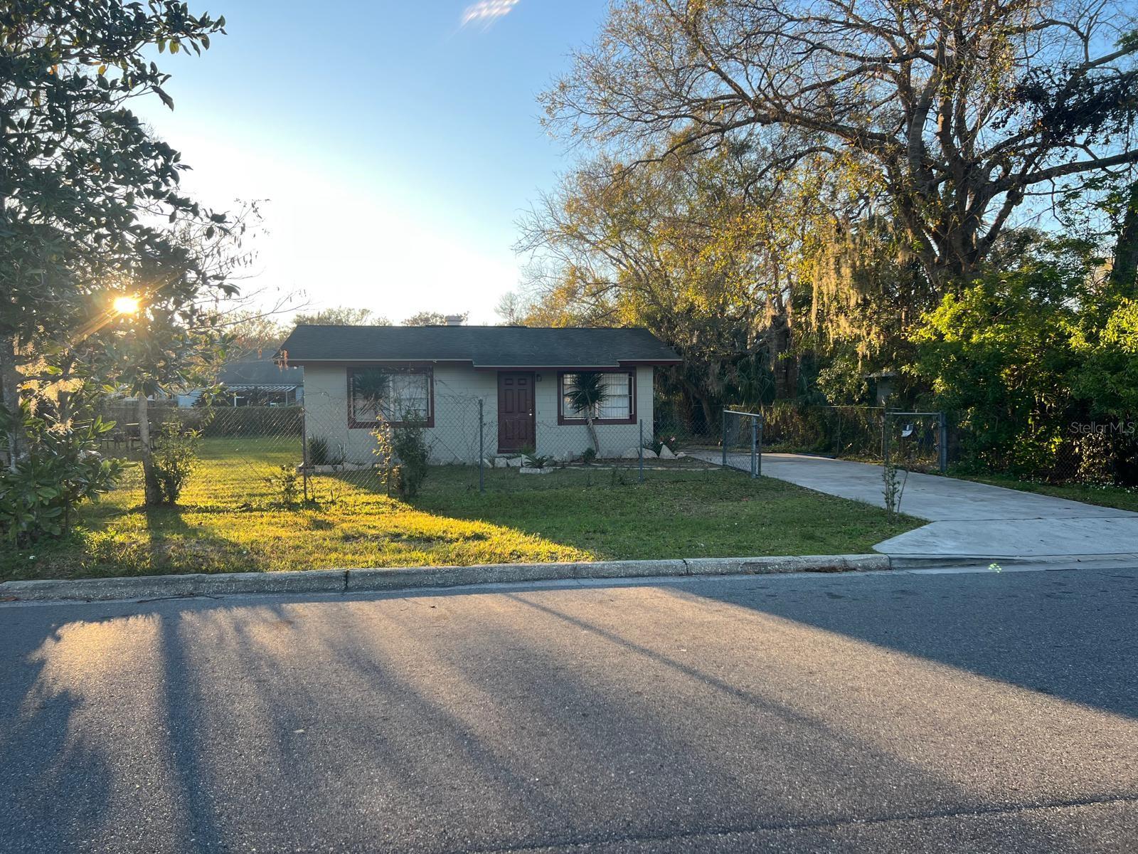 1112/1114 S BAY AVE