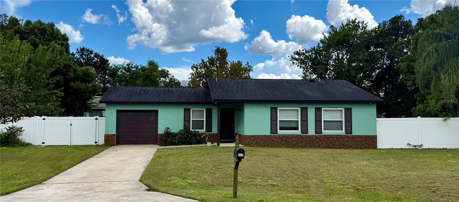 120 BENT OAK CT