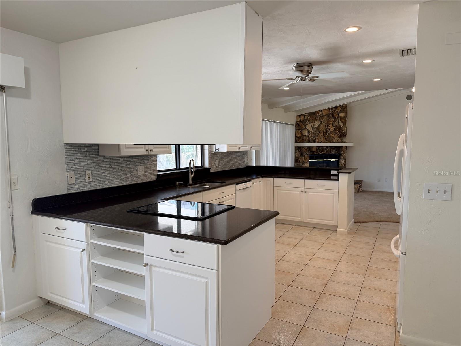 55 BAY HARBOUR DR — photo 4