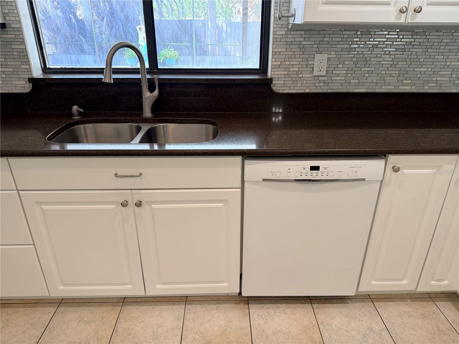 55 BAY HARBOUR DR — photo 10