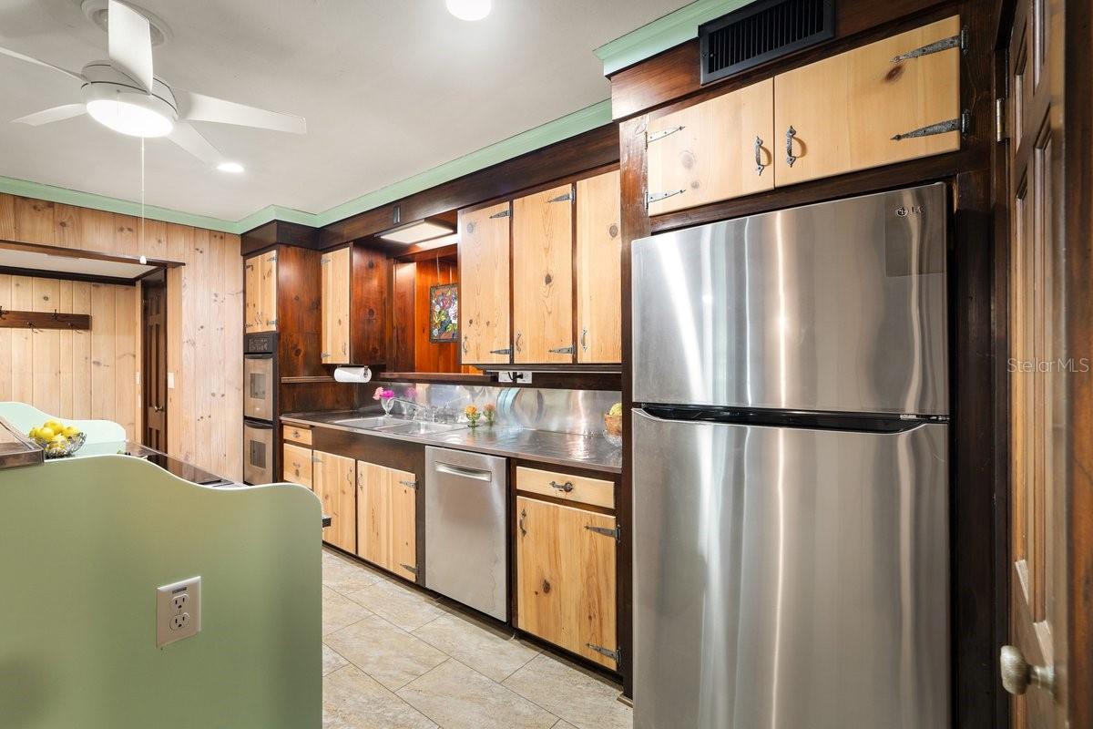 639 & 659 JOHN ANDERSON DR — photo 11