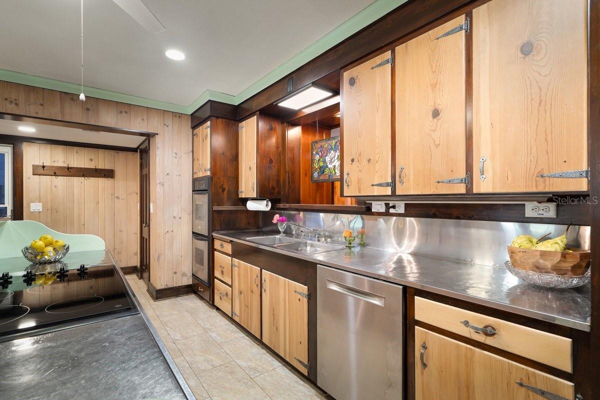 639 & 659 JOHN ANDERSON DR — photo 10