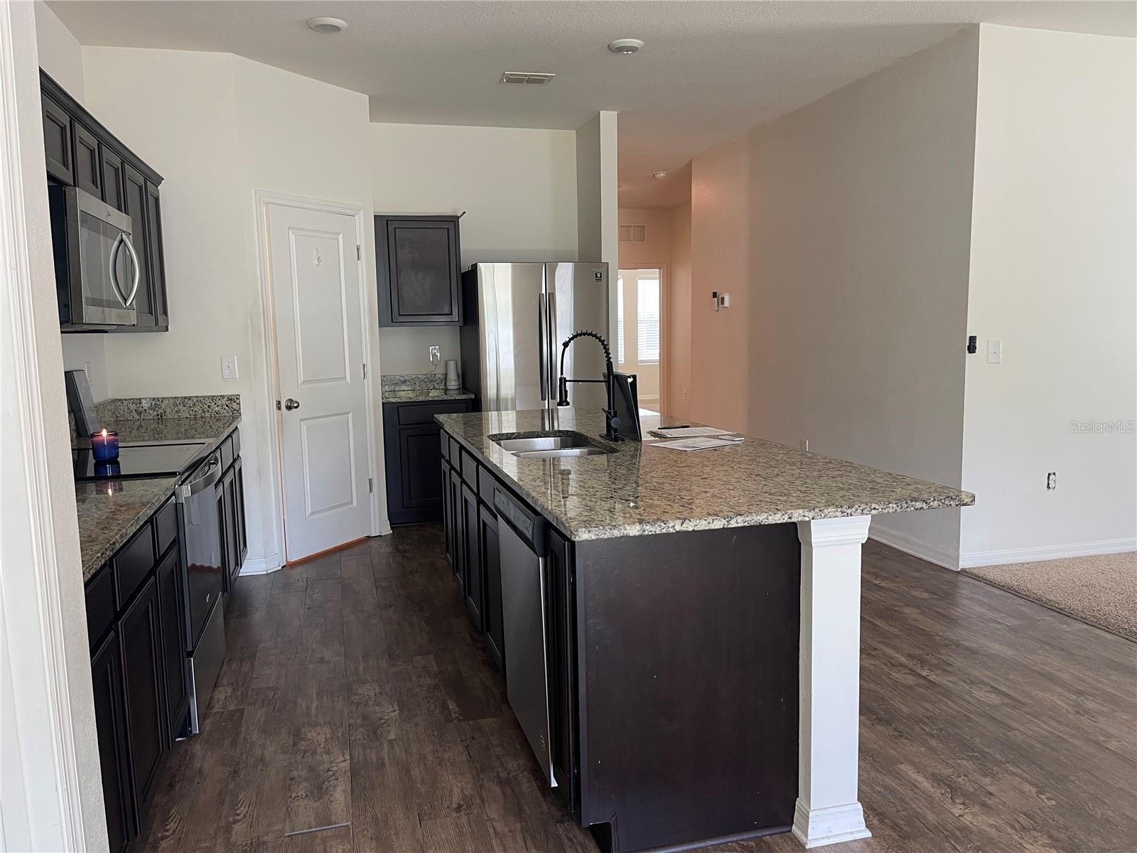 2858 NEVERLAND DR — photo 6