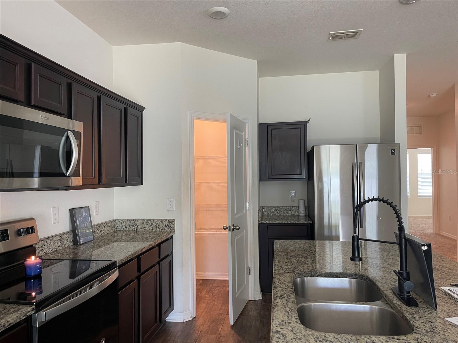 2858 NEVERLAND DR — photo 7