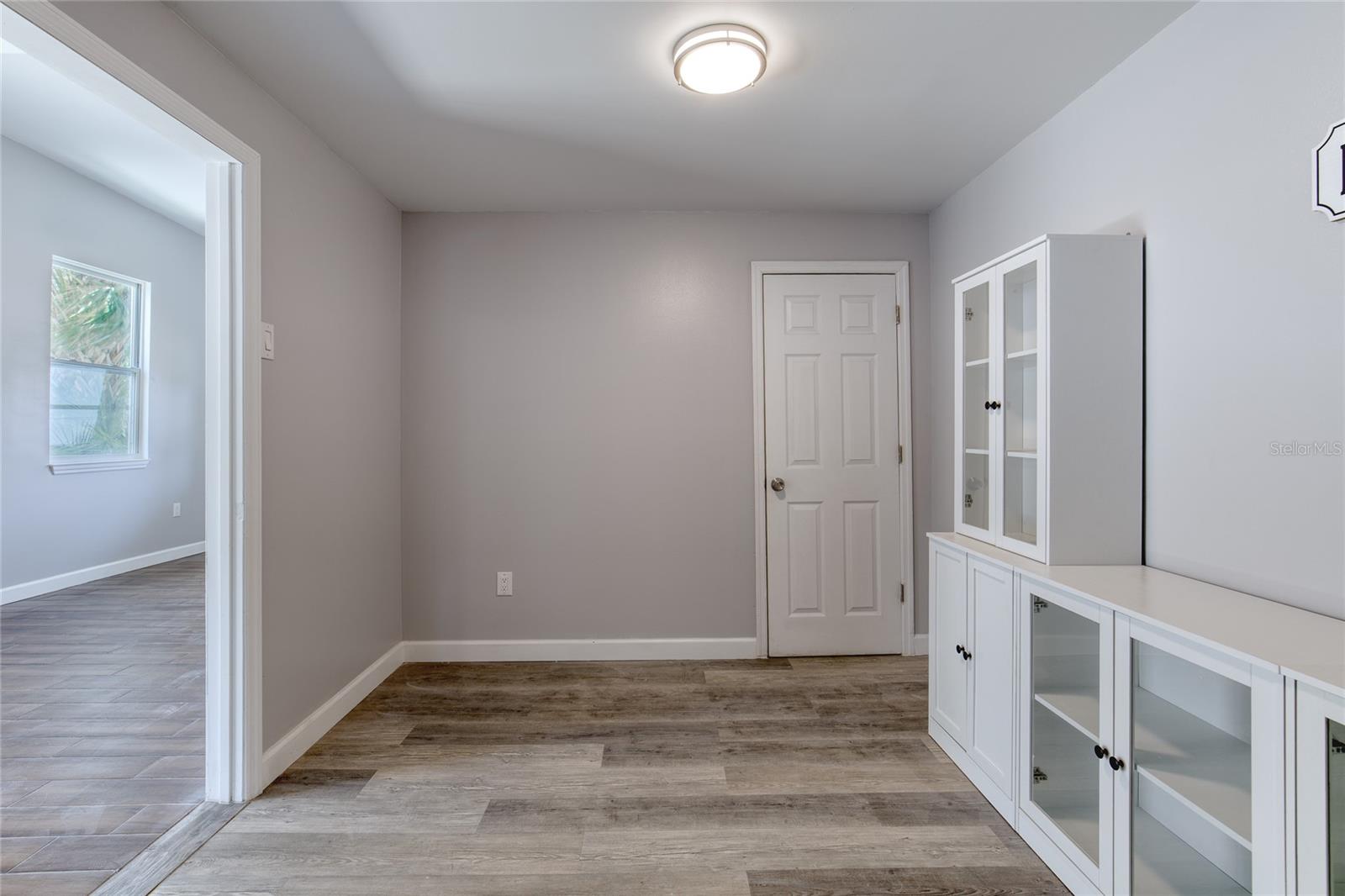 732 AVONDALE AVE — photo 11