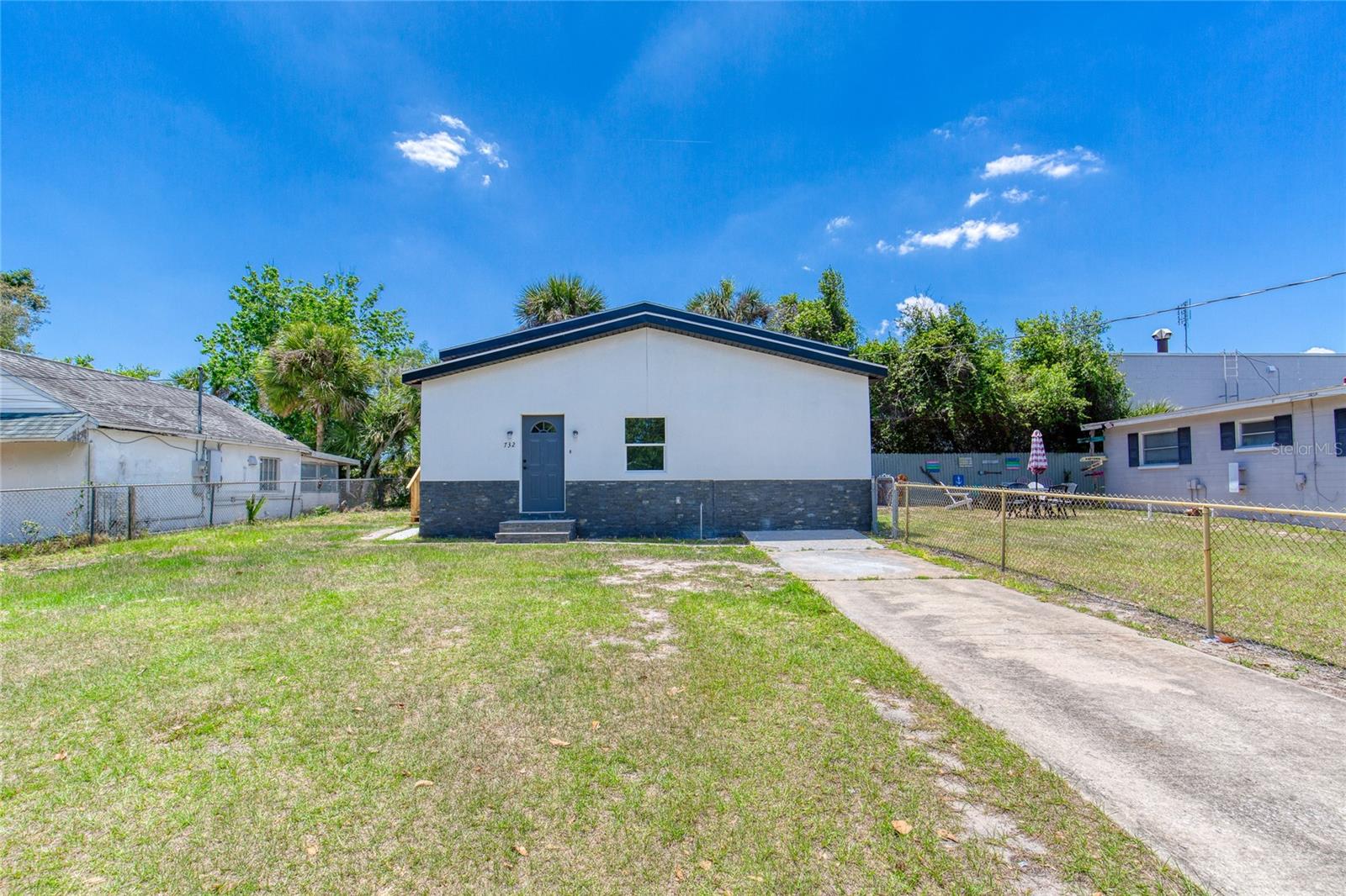 732 AVONDALE AVE — photo 3