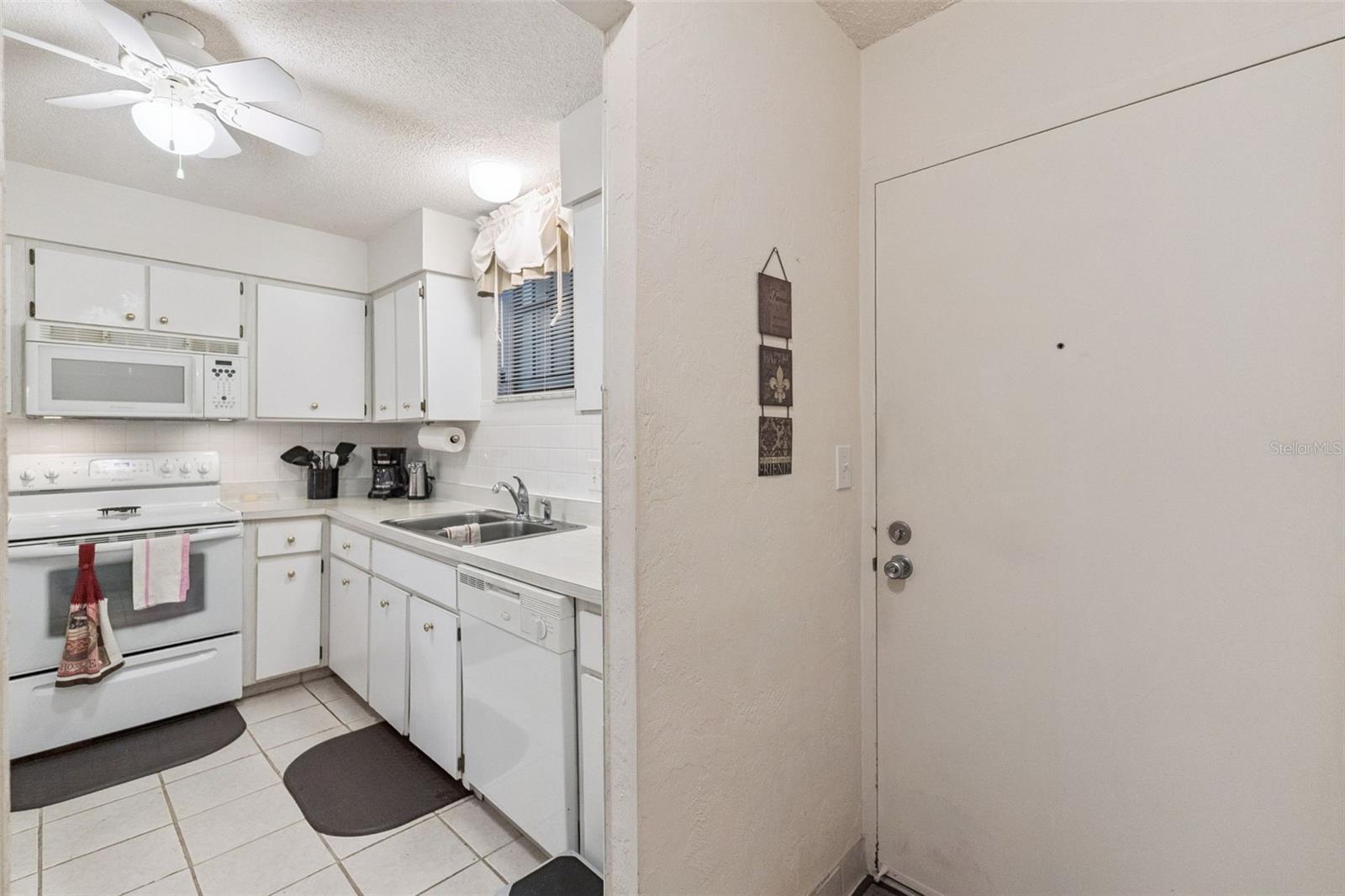 325 WILDER BLVD #103 — photo 4