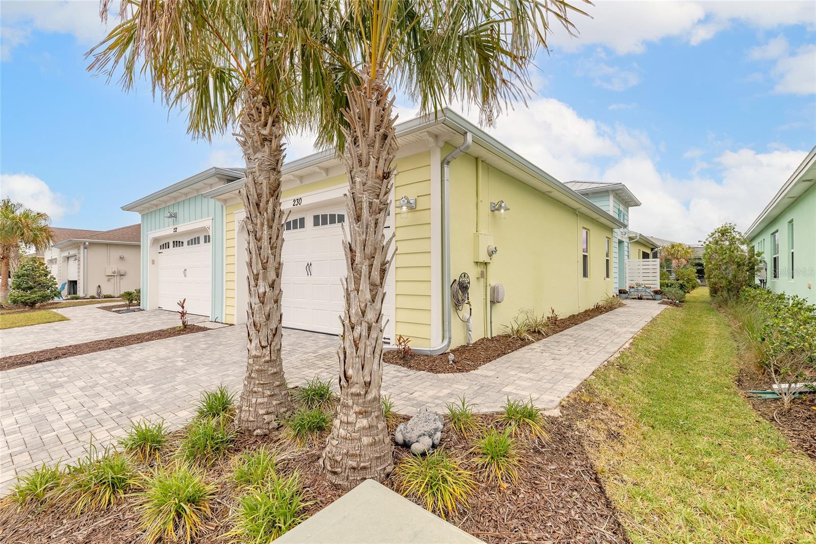 230 SAND BAR LN